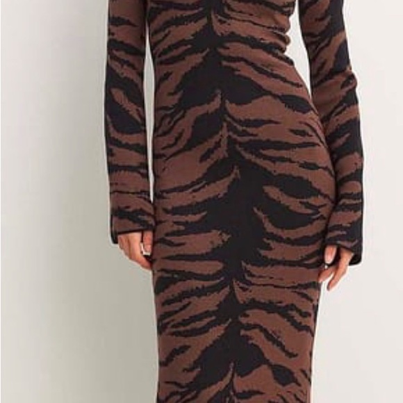 NA-KD Brown and Black Tiger Print sweater Dress with side cut out - Picture 5 of 7